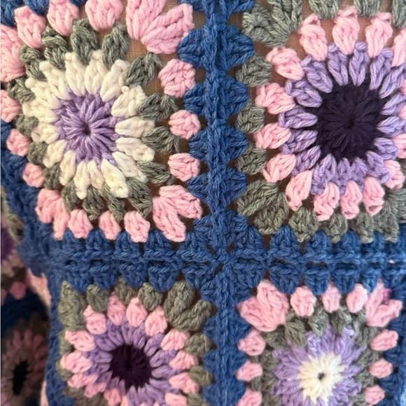 New women's crochet handmade xl granny square longer cardigan with buttons - Picture 3 of 13